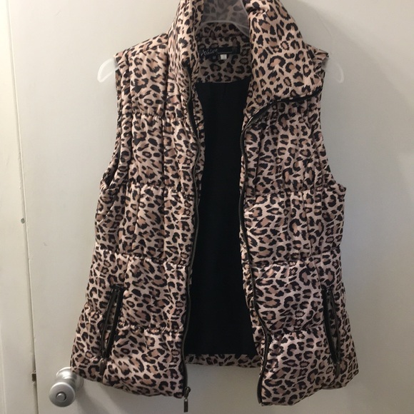 Leopard print vest - Picture 1 of 6